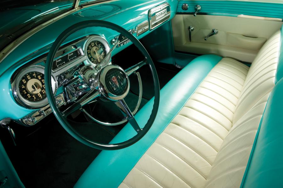 Интерьер Hudson Hornet Twin H-Power Club Coupe 1953 года  (фото 7 из 8)